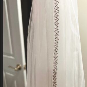 Elegant White Veil with Beaded Trim